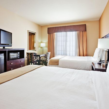 Holiday Inn Express & Suites Clovis By Ihg Exterior photo