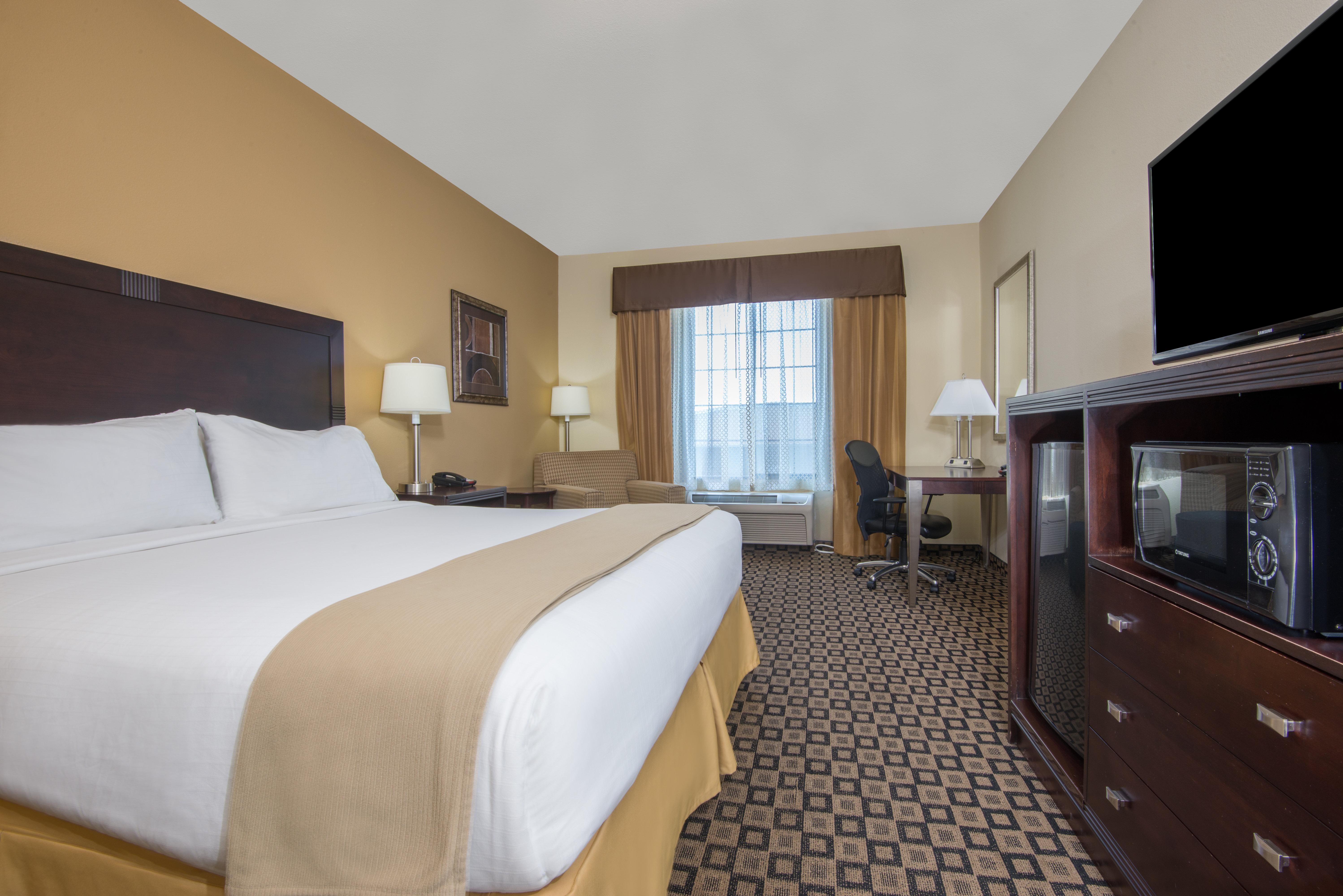 Holiday Inn Express & Suites Clovis By Ihg Exterior photo
