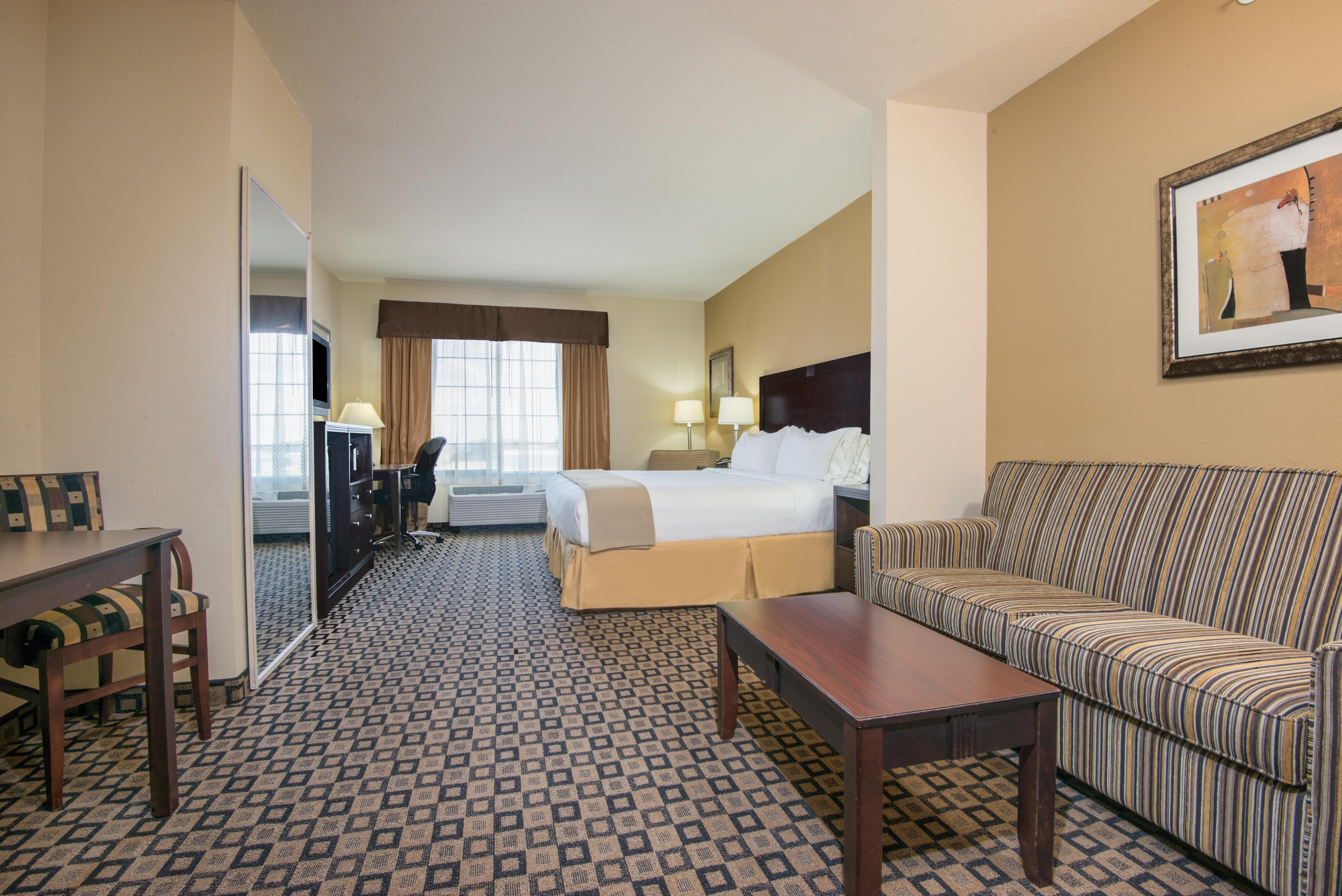Holiday Inn Express & Suites Clovis By Ihg Exterior photo