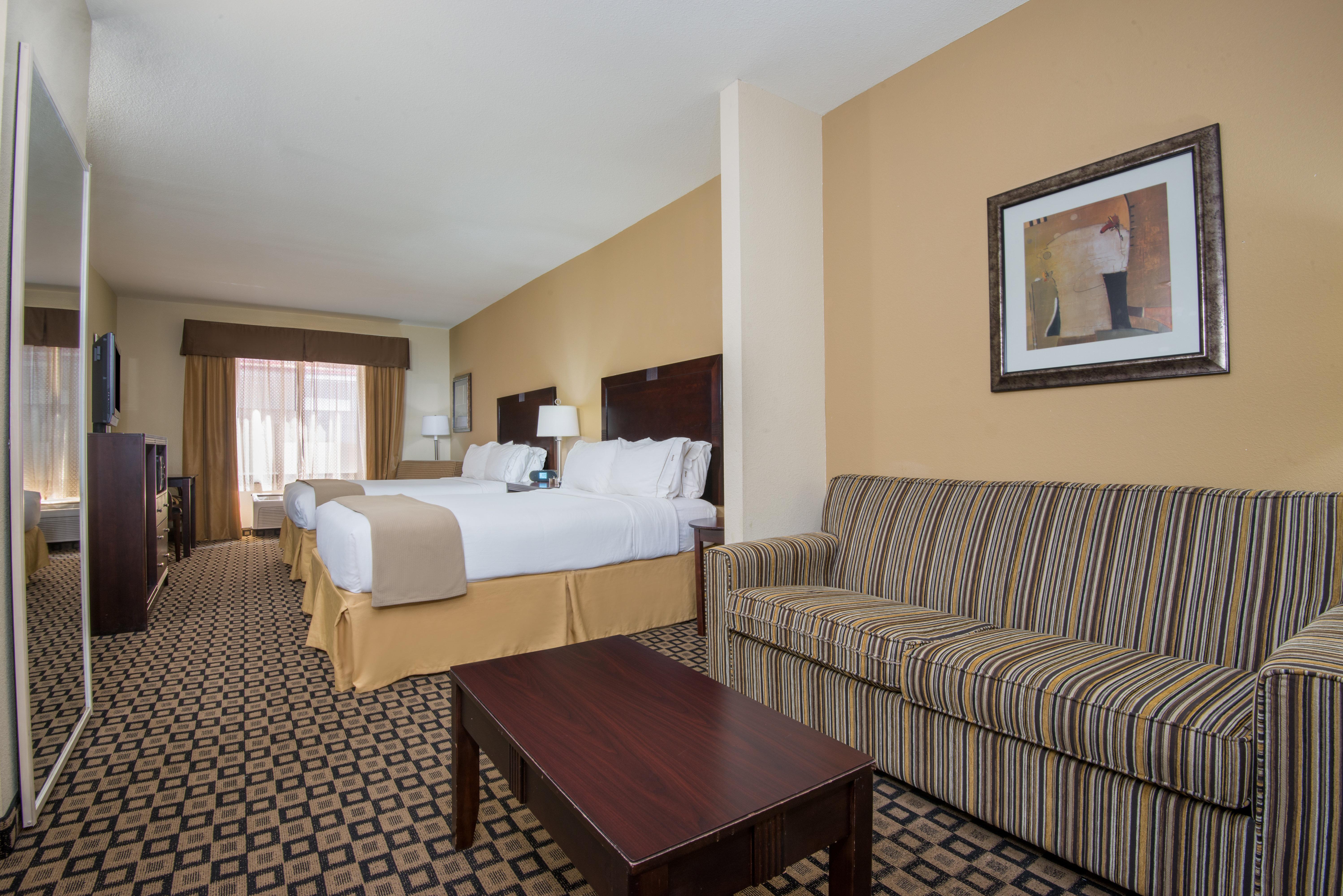 Holiday Inn Express & Suites Clovis By Ihg Exterior photo
