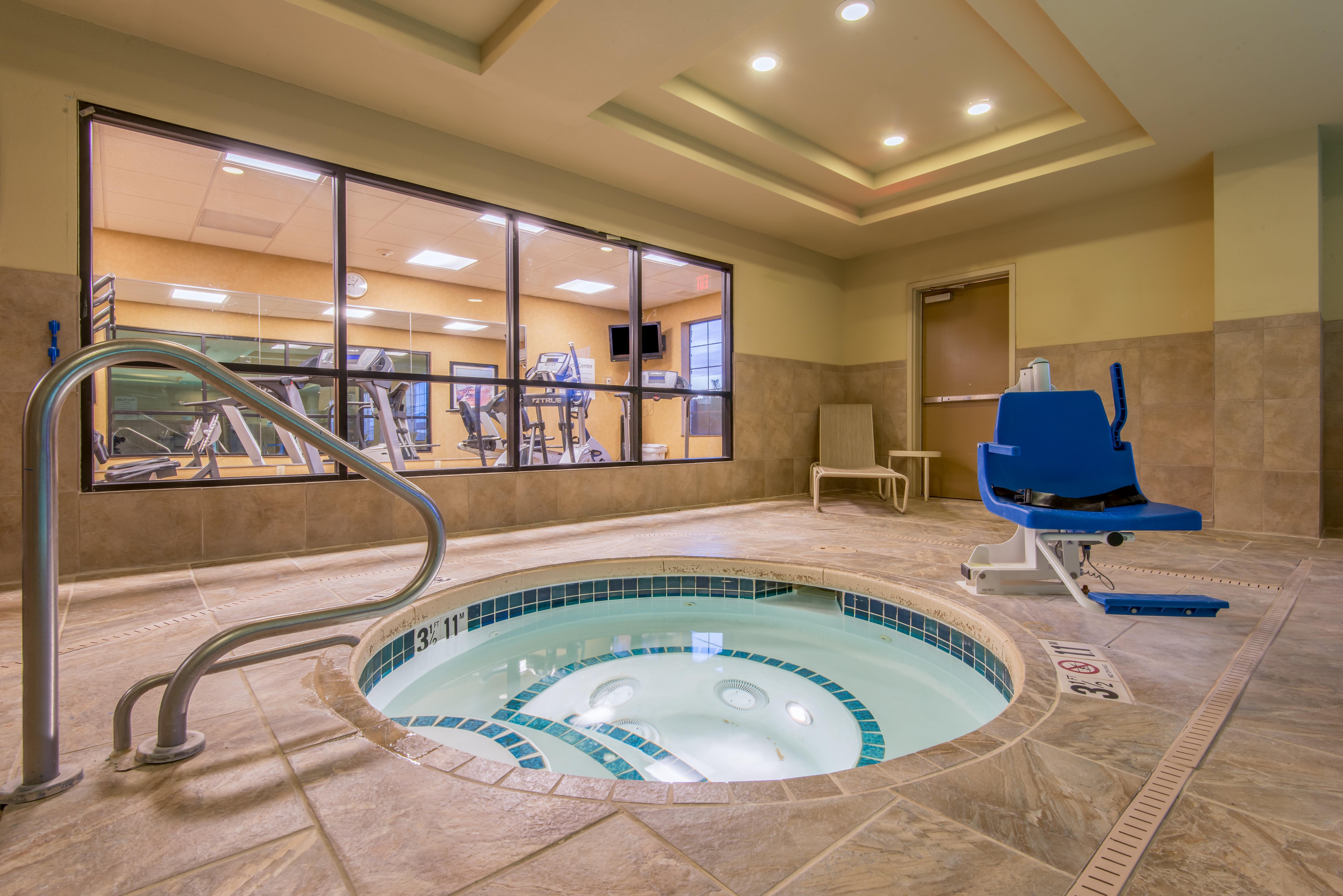 Holiday Inn Express & Suites Clovis By Ihg Exterior photo