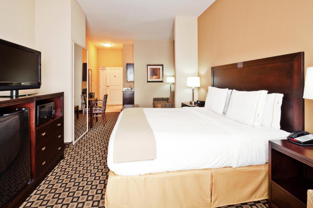 Holiday Inn Express & Suites Clovis By Ihg Exterior photo